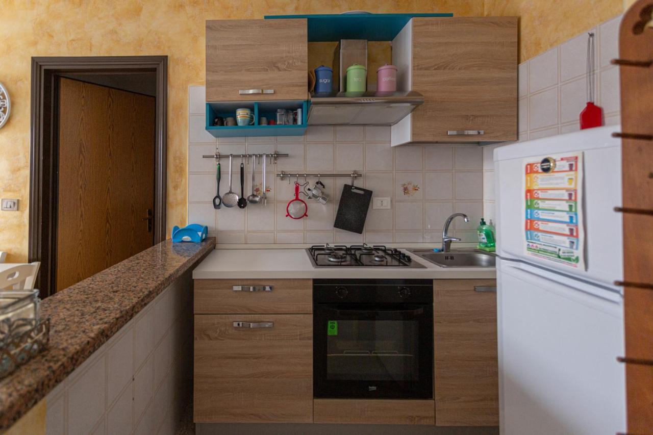 Appartamento A 150 M Dal Mare Climatizzato Con Bellissimo Patio Esterno Torre Pali Exterior foto