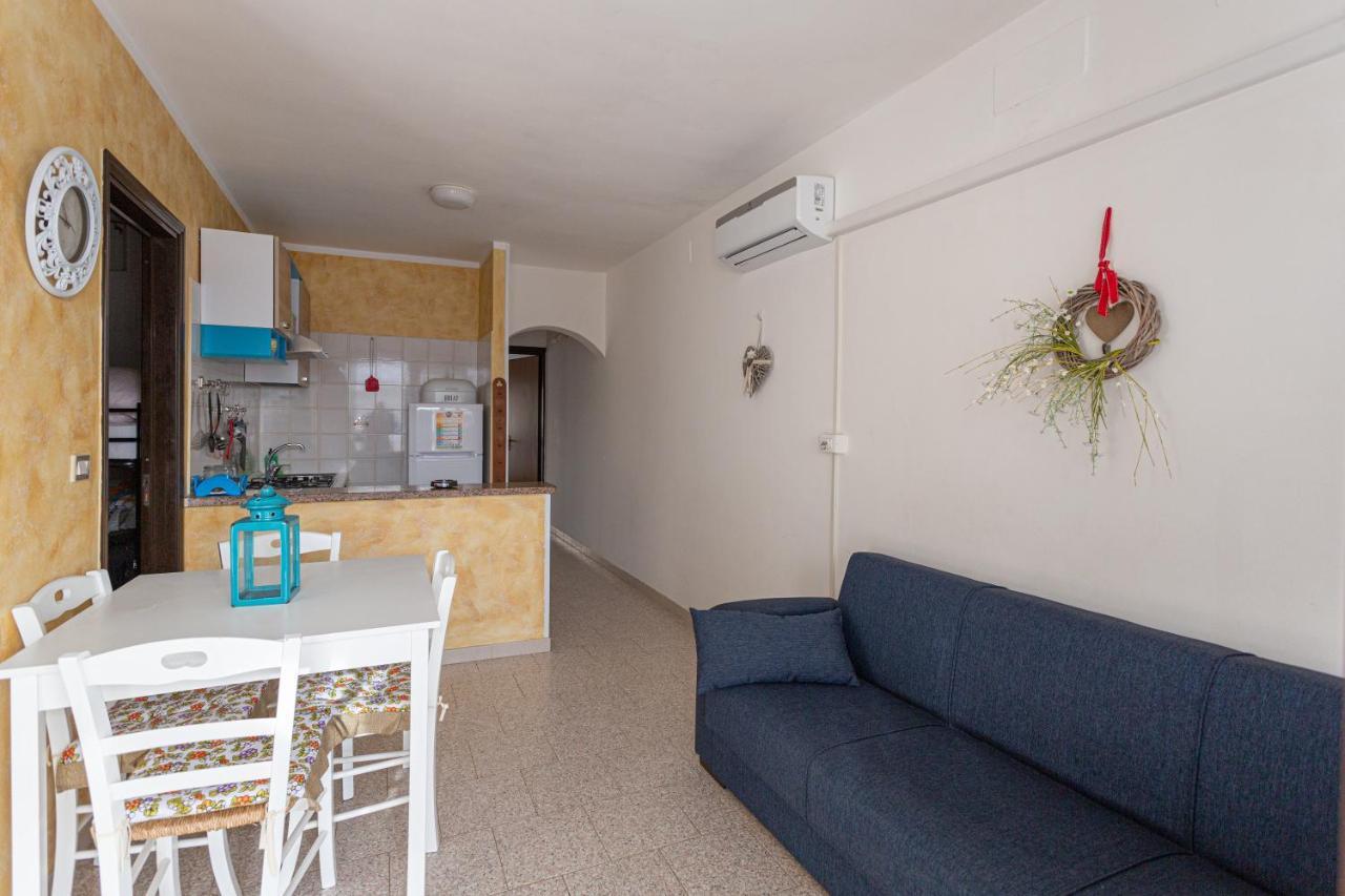 Appartamento A 150 M Dal Mare Climatizzato Con Bellissimo Patio Esterno Torre Pali Exterior foto