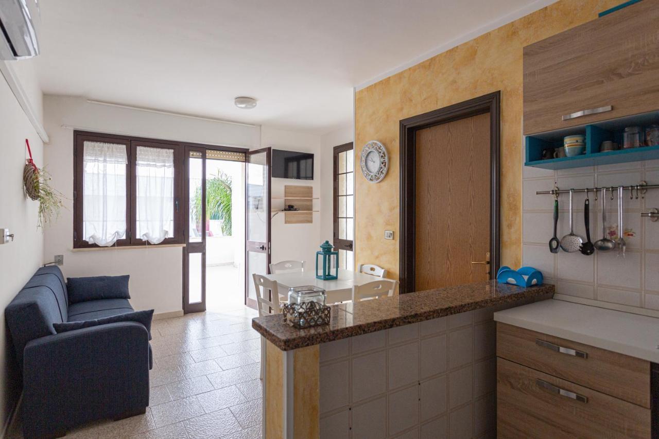 Appartamento A 150 M Dal Mare Climatizzato Con Bellissimo Patio Esterno Torre Pali Exterior foto